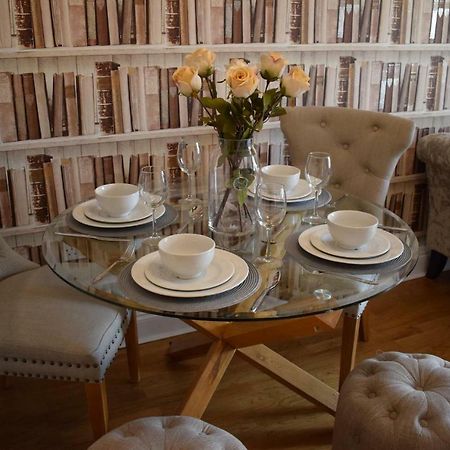 Luxury 2 Bed Apartment Witney Eksteriør billede