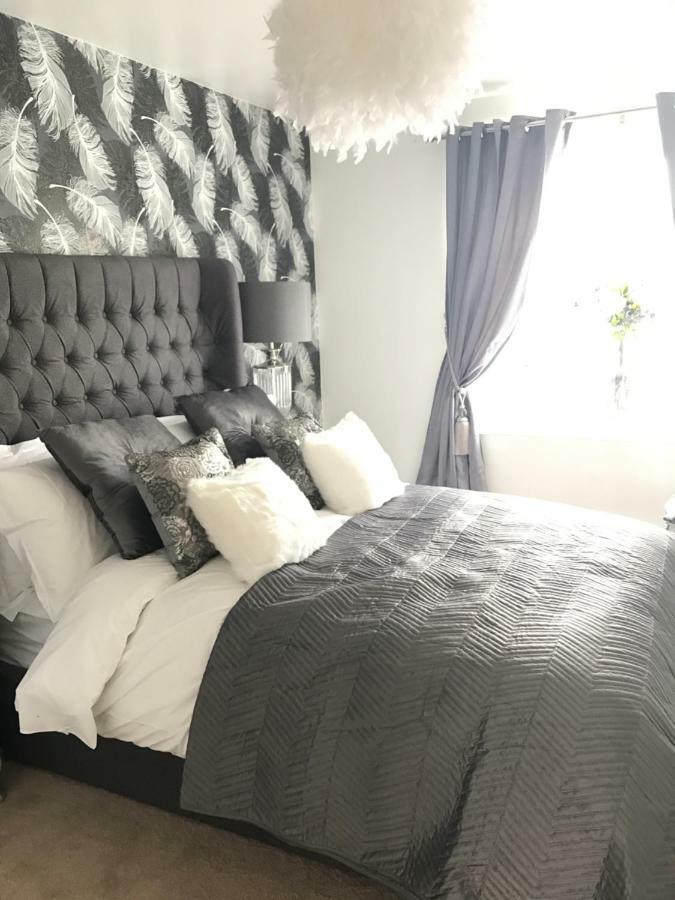 Luxury 2 Bed Apartment Witney Eksteriør billede