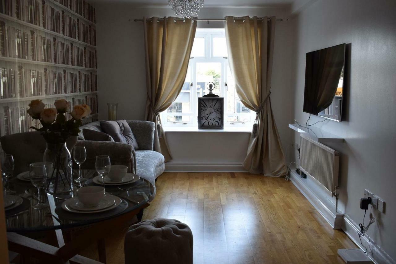 Luxury 2 Bed Apartment Witney Eksteriør billede