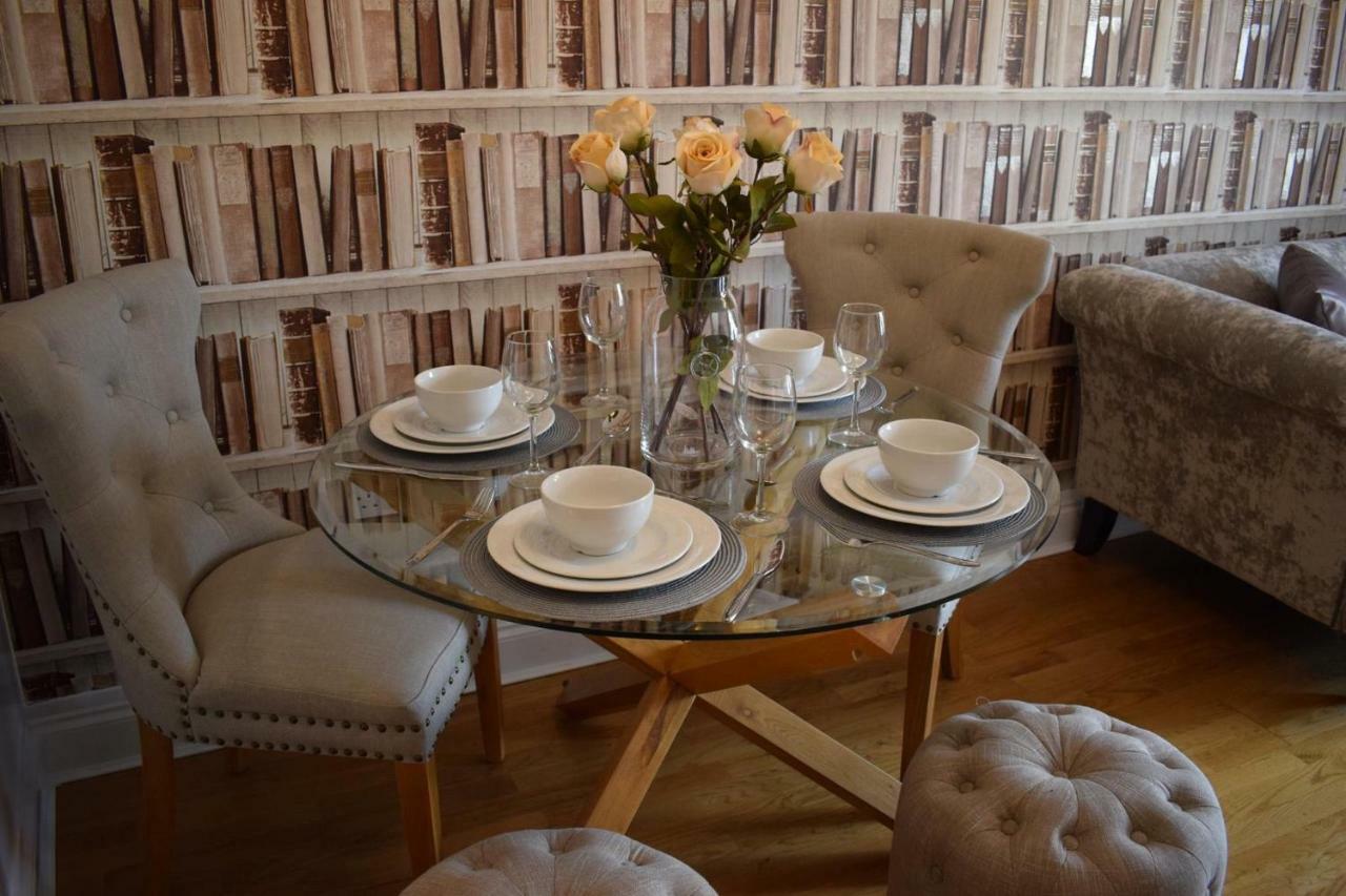 Luxury 2 Bed Apartment Witney Eksteriør billede
