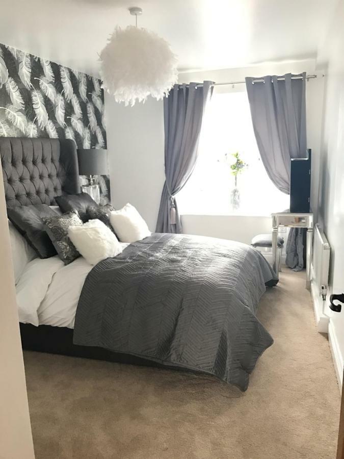 Luxury 2 Bed Apartment Witney Eksteriør billede