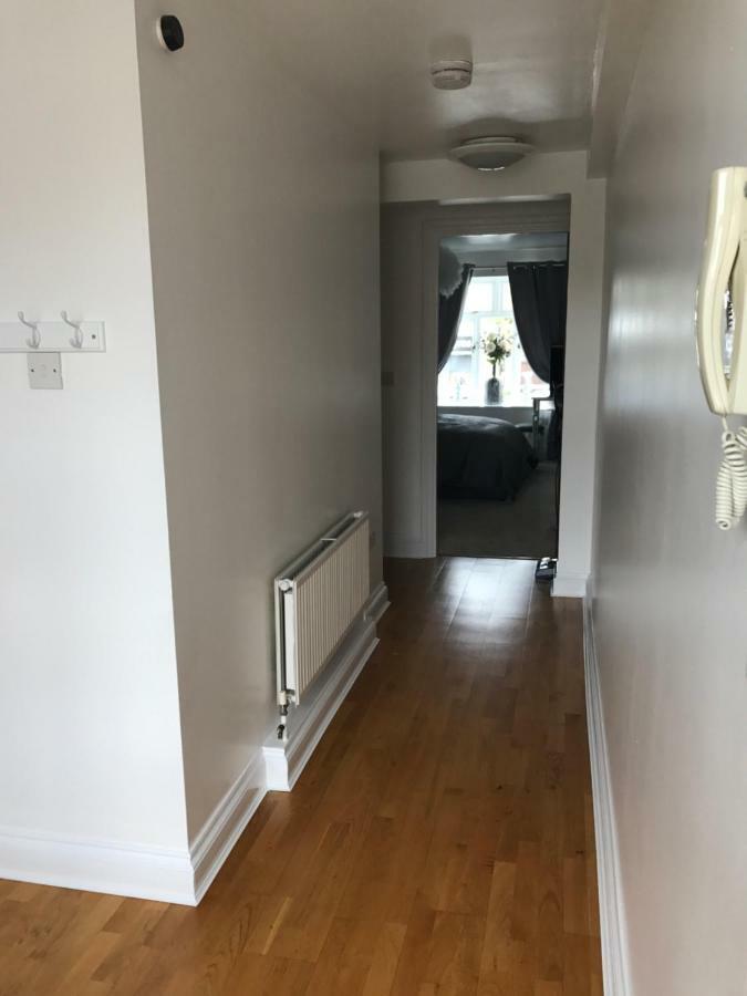 Luxury 2 Bed Apartment Witney Eksteriør billede