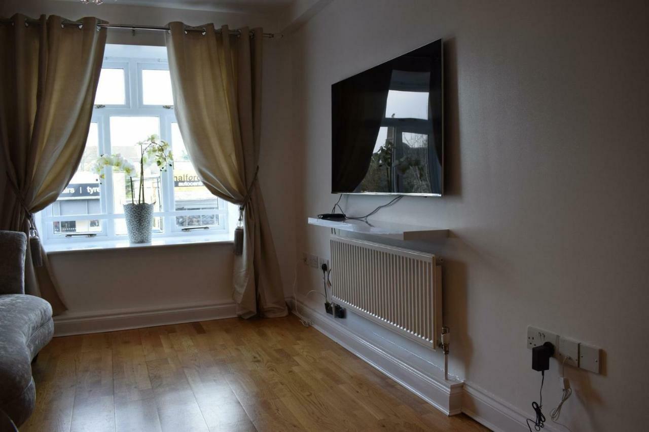 Luxury 2 Bed Apartment Witney Eksteriør billede
